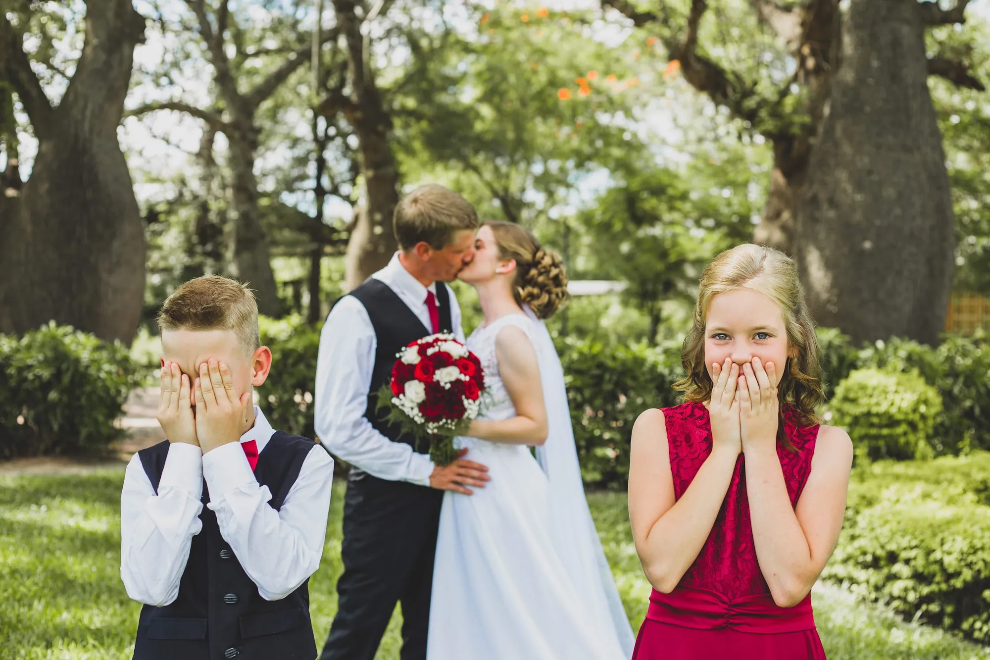 Testigos del beso — Bodas